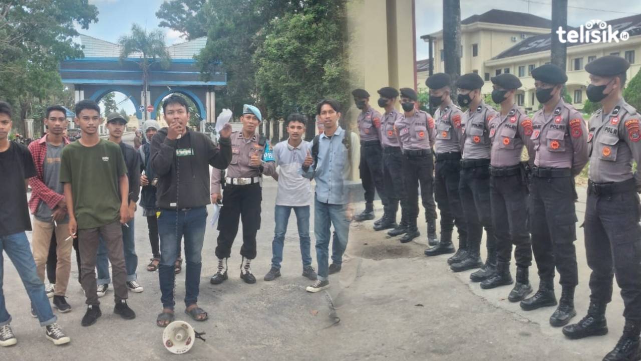 Massa Jaringan Demokrasi Rakyat Sulawesi Tenggara menggelar aksi demonstrasi di Polda Sultra terkait penambangan ilegal oleh PT DMS 77. Foto: Pangga Rahmad/Telisik