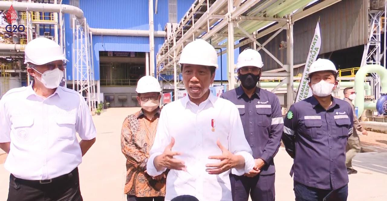 Presiden Jokowi ketika meninjau  PT Timah di Kabupaten Bangka Barat, Kepulauan Bangka Belitung, Kamis (20/10/2022). Foto: Setpres