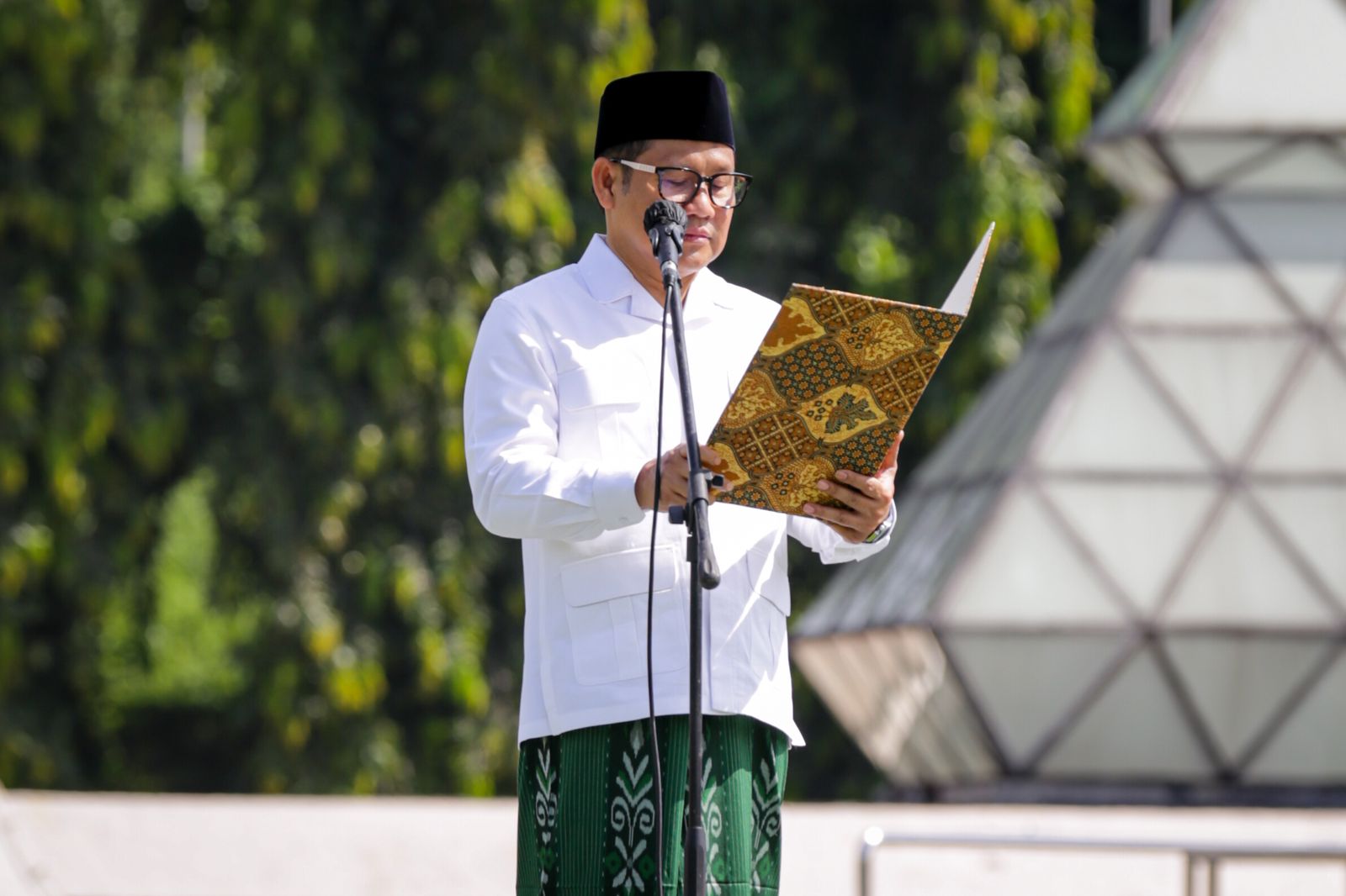 Ketum PKB, Muhaimin Iskandar saat pimpin apel hari santri nasional di Jawa Timur. Foto: Ist.