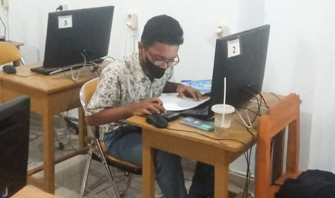 La Ode Abdul Aziz, seorang siswa SMAN 4 Kendari yang mendapat medali perunggu di ajang Olimpiade Sains Nasional (OSN) Tahun 2022 di bidang Astronomi. Foto: Dokumentasi Narasumber