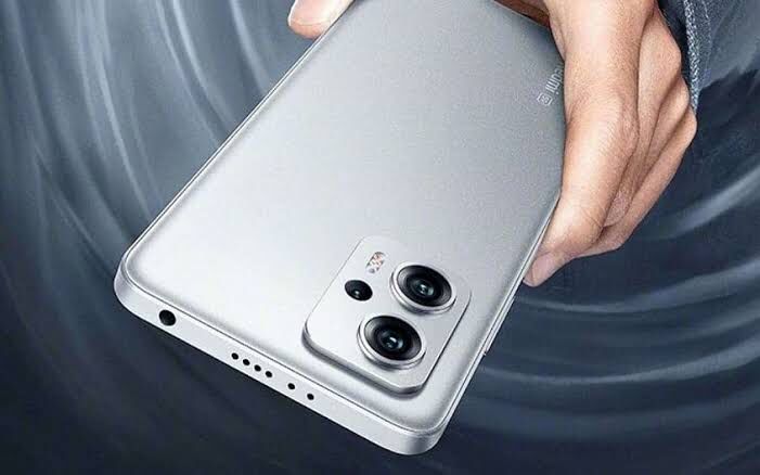 Handphone seri Redmi Note 12 dengan kamera 200 megapiksel, akan diluncurkan hari ini di China. Foto: Repro Selular.id