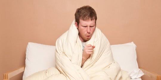 Batuk dapat diatasi dengan banyak cara, salah satunya dengan memperbaiki posisi tidur. Foto: Repro merdeka.com