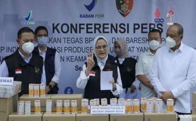 BPOM menyatakan ada 69 obat sirup dilarang beredar. Daftar 69 jenis obat sirup dilarang beredar tersebut berasal dari tiga perusahaan farmasi. Foto: Repro Kontan.co.id