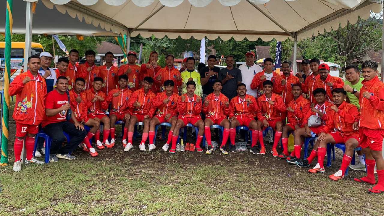 Tim sepakbola Muna usai mengalahkan keseblasan Konawe Selatan dengan skor 4-0. Kini Muna melaju ke babak delapan besar. Foto: Ist.