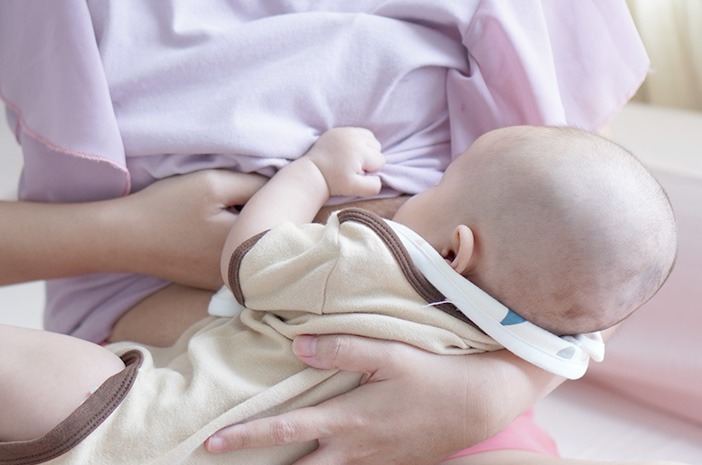 ASI mampu memenuhi kebutuhan gizi bayi hingga usianya enam bulan. Karenanya, Si Kecil tidak membutuhkan sumber asupan lain selama periode tersebut. Hal ini menjadi salah satu upaya mencegah stunting. Foto: Repro halodoc.com