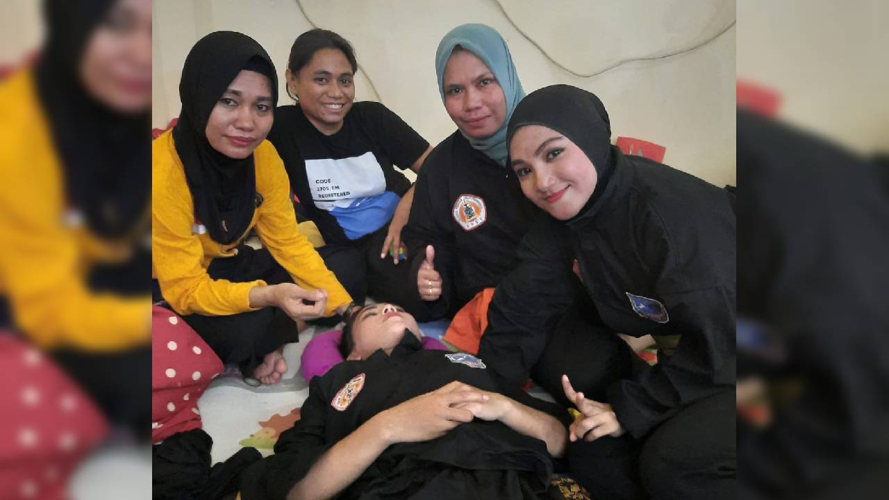Atlet pencak silat Muna pingsan usai meraih medali emas. Foto: Ist.