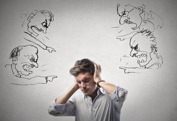 Mudah tersinggung terhadap ucapan orang akan memberikan dampak buruk bagi mental kita. Foto: Repro huffingtonpost.com