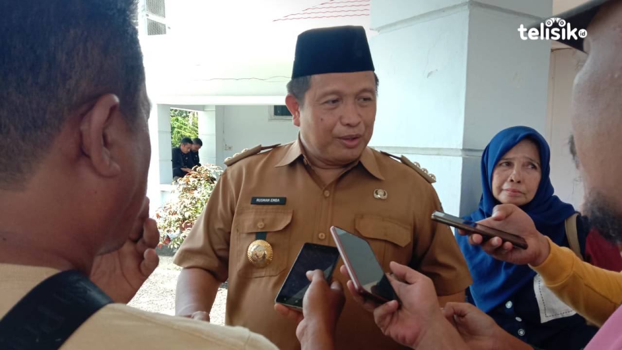 Bupati Muna, LM Rusman Emba menginginkan pelaksanaan Pilkades berjalan aman. Foto : Sunaryo/Telisik