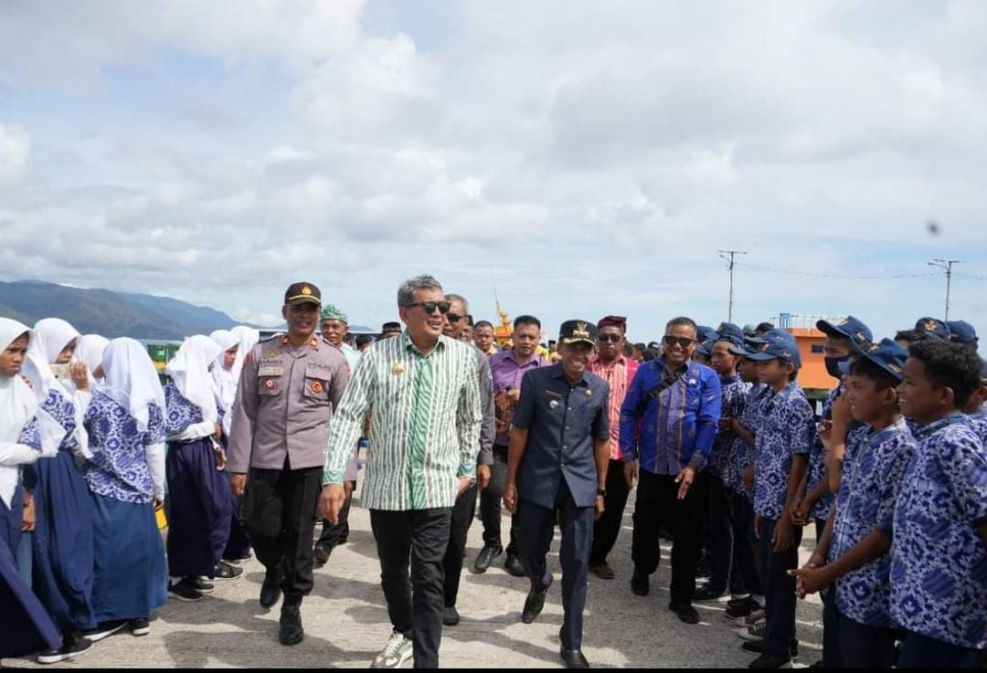 Pj Bupati Buton Tengah, Muh Yusup saat berkunjung ke Kecamatan Talaga Raya dalam program Jumat Berkah. Foto: Ist.
