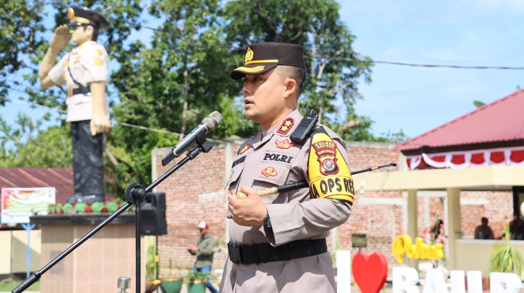 Kapolres Baubau, AKBP EP resmi dicopot dari jabatannya. Isu perselingkuhan antara istri AKBP EP dengan Kasat Lantas Polres Baubau Iptu JS mewarnai penonaktifan keduanya. Foto: Facebook Polres Baubau