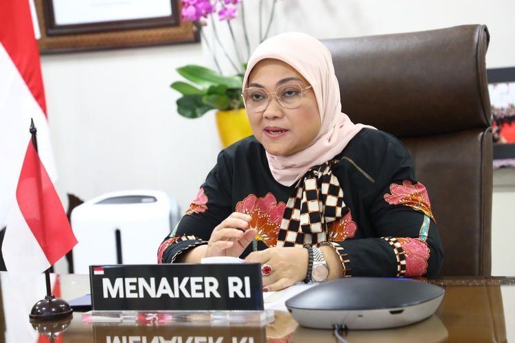 Menteri Ketenagakerjaan (Menaker), Ida Fauziyah mengeluarkan Permenaker Nomor 18 Tahun 2022 yang berisi kenaikan upah minimum Tahun 2023 tidak lebih dari 10 persen. Foto: Kompas.com