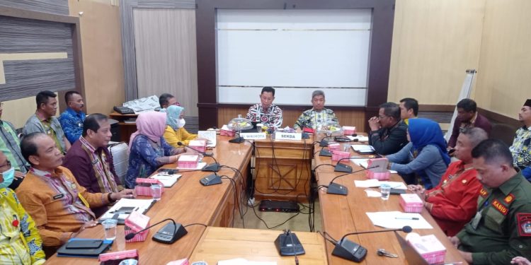 Persiapan penilaian adipura oleh Pemerintah Kota Kendari bersama sejumlah OPD terkait dan camat se-Kota Kendari. Foto: Diskominfo Kota Kendari