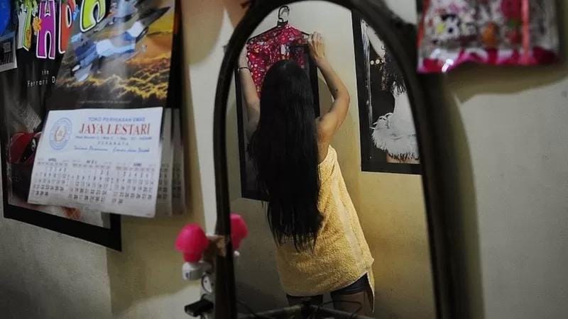 Bunga (nama disamarkan) wanita 24 tahun, menjalin hubungan dengan remaja berusia 20 tahun. Foto: Repro BBC