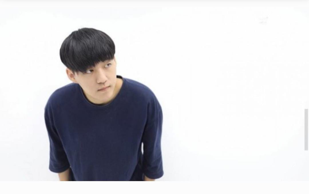 Kisah mualaf Jay Kim youtuber Korea Selatan, kini masjid menjadi tempatnya bersimpuh merasakan kedamaian. Foto: intipseleb.com