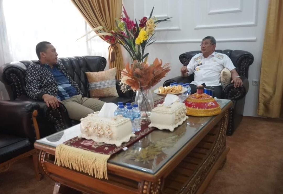 Plt Kapolres Buton Tengah, AKBP Hanna Nurhandiana saat bersilaturahmi bersama Pj Bupati Buton Tengah, Muh Yusup. Foto: Ist.