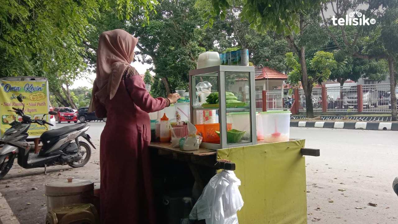 Usaha es campur yang banyak diminati masyarakat Kota Kendari. Foto: Kardi/Telisik