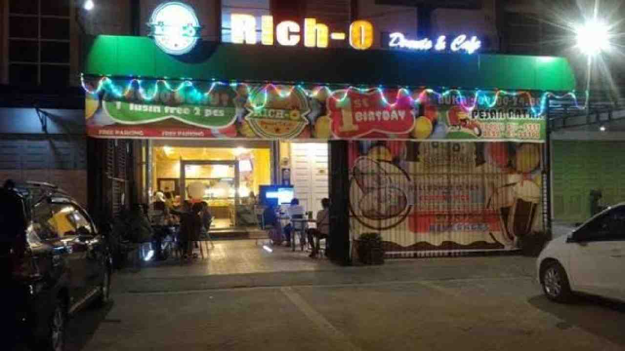 Suasana Cafe miliki Albert Wiwarsono (38) yang menyajikan menu sup ubi dengan konsep instragramable. Foto: Ist.