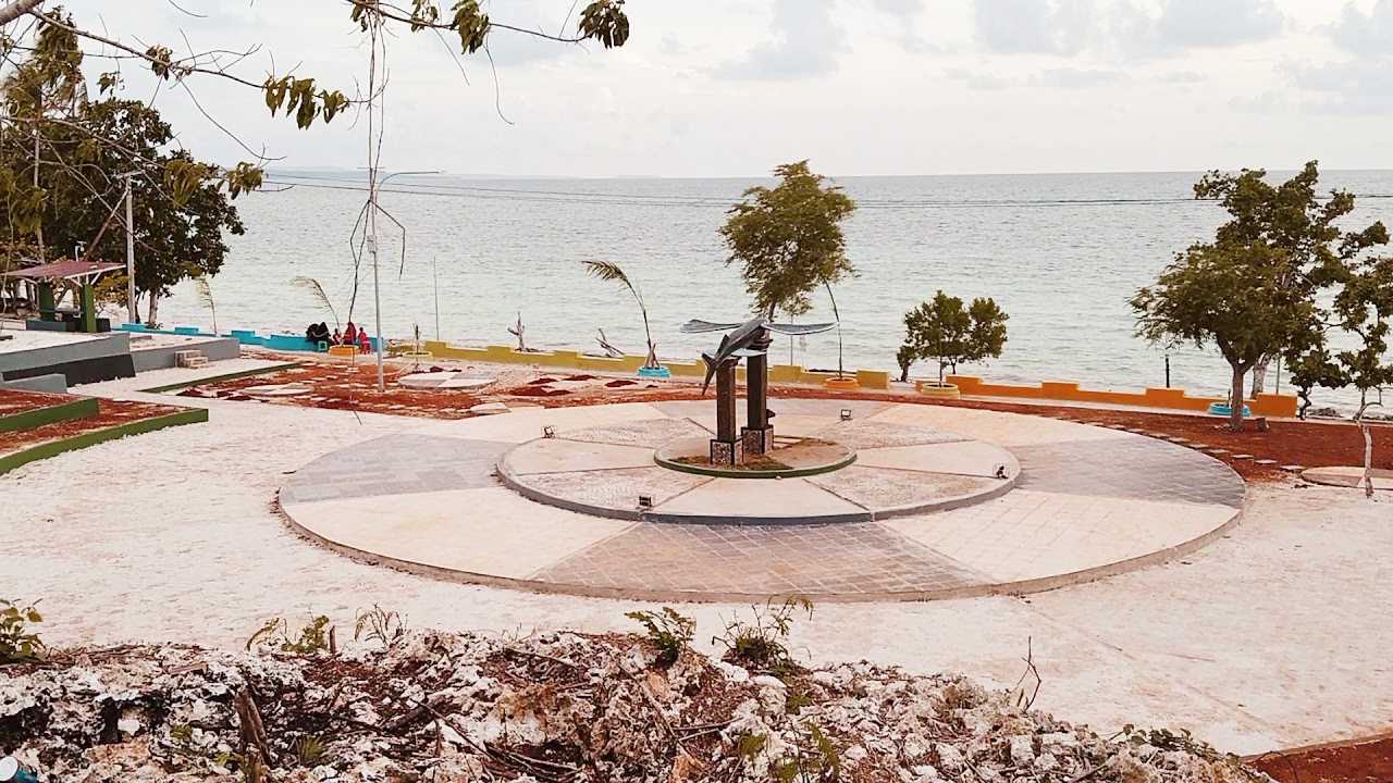Keindahan pasir putih Pantai Gubahi Desa Losari, Kecamatan Mawasangka Timur, Kabupaten Buton Tengah.  Foto: Ist.