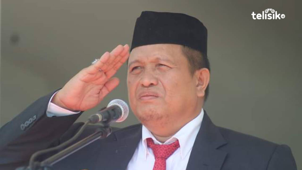 Bupati Muna, LM Rusman Emba memastikan pilkades digelar 24 November. Foto: Sunaryo/Telisik
