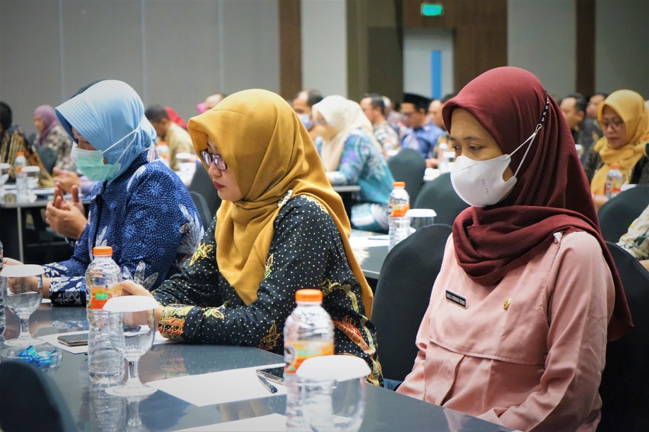 Kpu kabupaten dan kota saat mengikuti verifikasi faktual parpol di Jawa Timur. Foto: Ist.