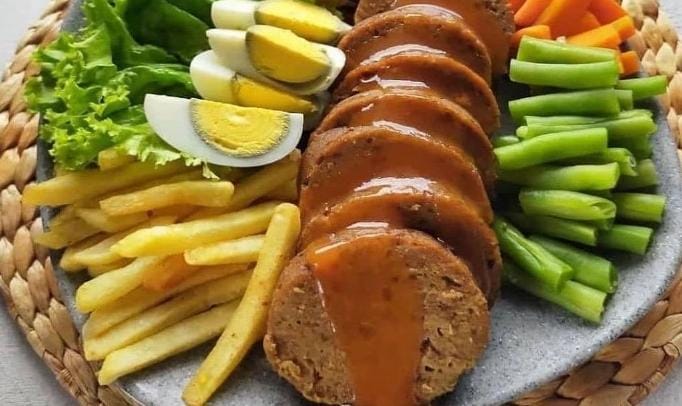 Resep steak rumahan ala bintang lima yang bisa Telisikers coba di awal bulan. Foto: Repro Karawangpost.com