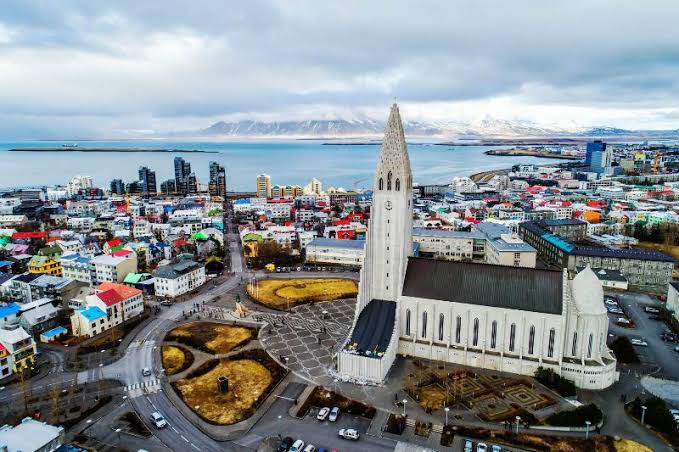 Islandia bisa menjadi negara pilihan jika kamu ingin berlibur ke luar negeri, di negara ini kamu bisa melakukan beberapa aktivitas seru. Foto: Repro Tavel.okezone.com