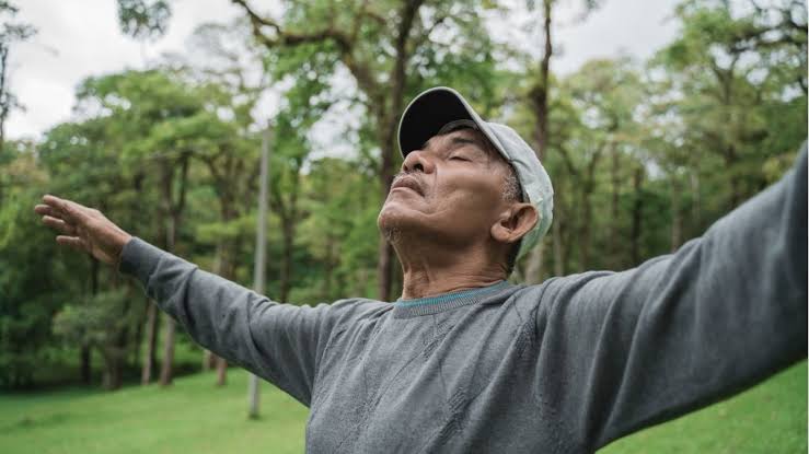 Ketika kita sedang berolahraga, sering kali tanpa sadar kita menarik napas dari mulut. Foto: Repro klikdokter.com