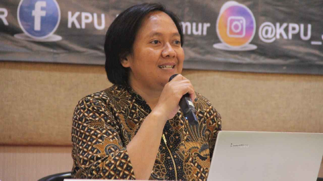 Komisioner KPU Jawa Timur, Rochani membeberkan antusias masyarakat untuk bergabung menjadi anggota PPS. Foto: Ist.