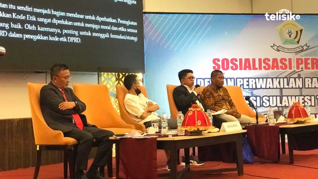 Tim pakar DPRD Sultra, Dr Dahlan Moga menyampaikan, strategi peningkatan kinerja BK DPRD dalam penegakan kode etik dewan. Foto: Musyrifa Sya’adah/Telisik