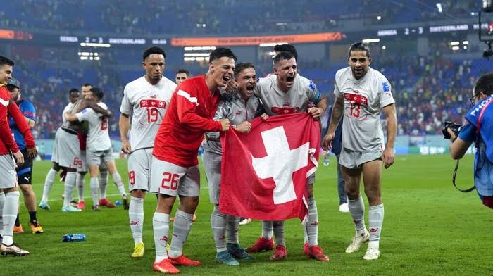 Swiss menjadi salah satu timnas yang berhasil melangkah ke 16 besar Piala Dunia 2022. Foto: Repro AP