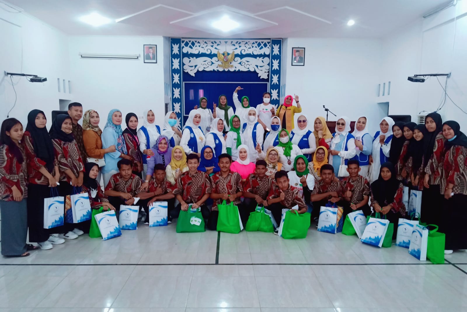 Kegiatan kunjungan sosial ke panti jompo dan sentra disabilitas oleh Dinas P3A PPKB Sulawesi Tenggara. Foto: Ist.