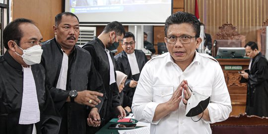Viral di media sosial video cuplikan Ferdy Sambo keceplosan menembak Brigadir J. Hal itu saat JPU memperlihatkan barang bukti di hadapan Ferdy Sambo dalam sidang di PN Jakarta Selatan. Foto: Repro Liputan6