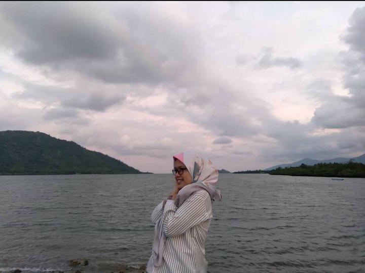 Lussy Natasha Dilla, gadis asal Muna yang mualaf karena ajakan sang ayah. Foto: Ist.