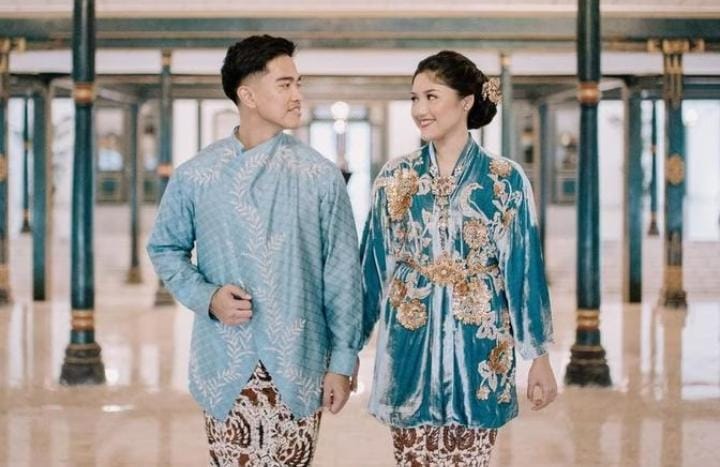Kaesang dan Erina akan menikah hari ini. Ternyata perjalanan cinta mereka tak mulus. Erina sempat cuek dan tak menggubris anak orang nomor satu di Indonesia itu. Foto: Repro Fimela.com