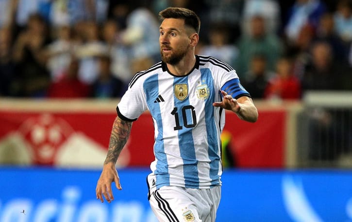 Ketika fase grup Piala Dunia 2022 usai, Lionel Messi tercatat jadi pemain yang paling sering jalan kaki. Foto: dio.tv.com