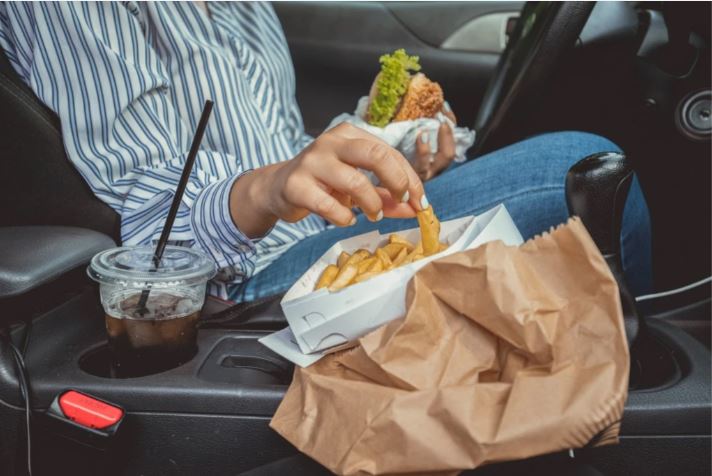 Ada beberapa pilihan camilan sehat untuk menemani perjalanan jauh dalam rangka liburan akhir tahun. Foto: Repro eatnow.com