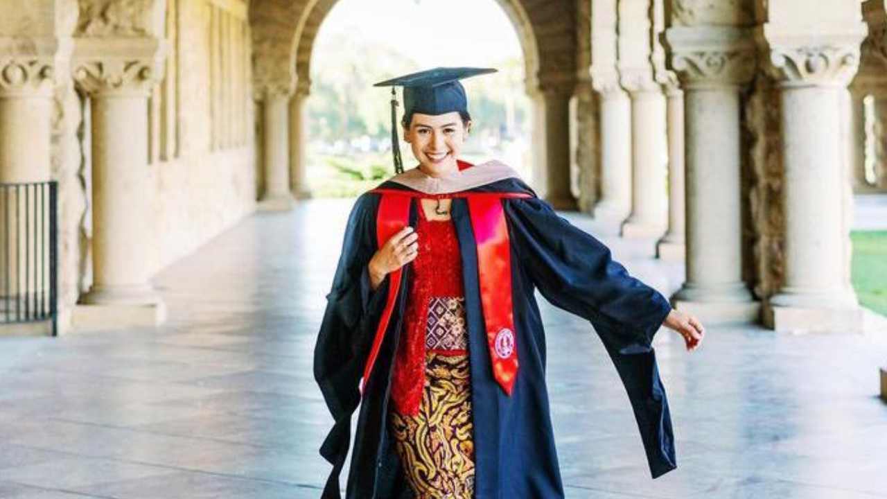 Hari kelulusan S2 Maudy Ayunda di Stanford University. Foto: Ist.