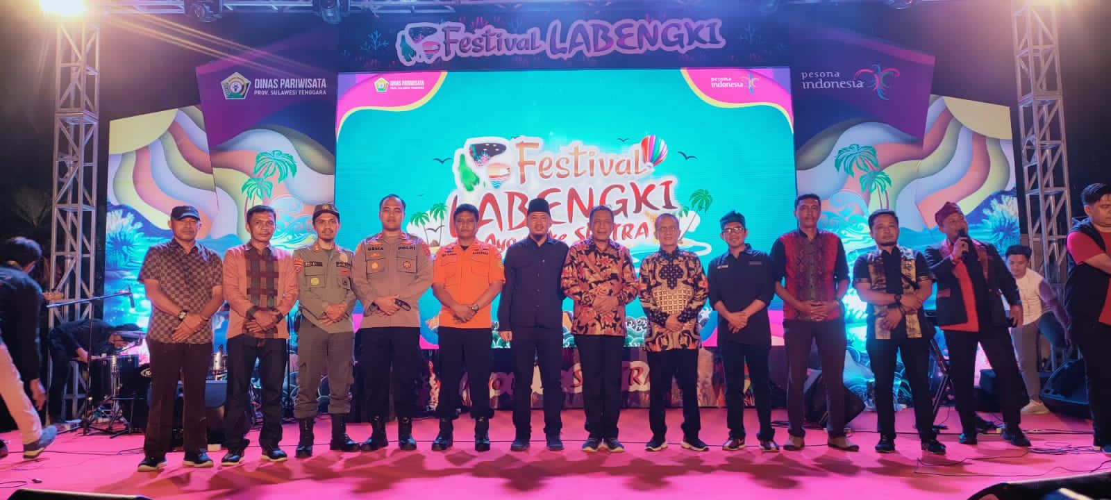 Komisi II DPR RI, Hugua saat membuka Festival Labengki di Kabupaten Konawe Utara, Sulawesi Tenggara. Foto: Ist.