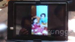 Video mesum yang viral asal Tuban, ternyata diperankan oleh pasangan gelap. Pemeran wanita AN (34) dan RO (36) keduanya sama-sama sudah berkeluarga. Foto: Repro Ronggo.id