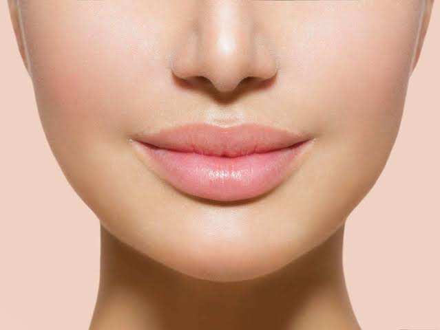 Bibir merah alami adalah impian semua wanita. Selain itu, bibir berwarna merah adalah tanda bahwa bibir dalam keadaan sehat tanpa masalah. Foto: Repro Hellosehat.com