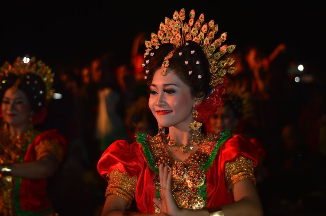 Suku Bugis mempunya berbagai tradisi yang masih dijaga kental. Foto: Repro Rimbakita.com