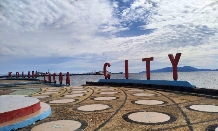 Suasana pagi ini pantai Cacao City Kolaka, yang cukup sepi akibat gempa.  Foto: Ist.