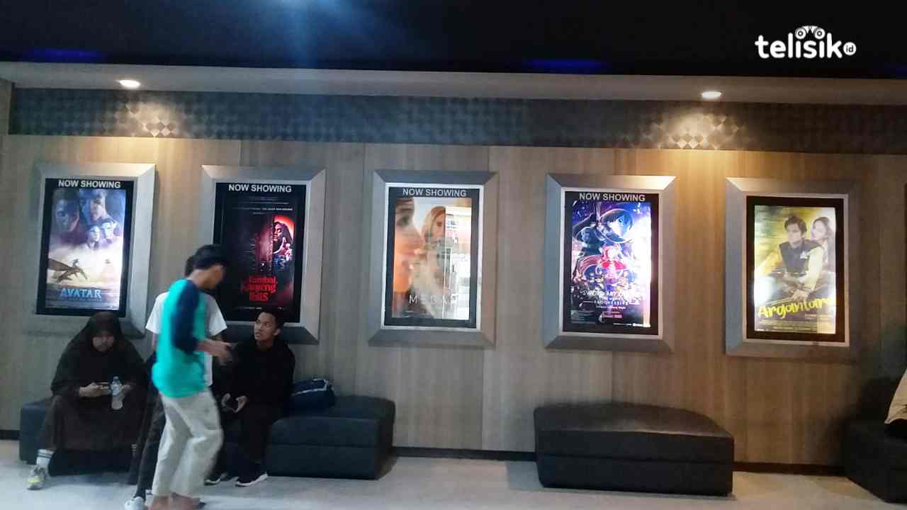 Suasana pengunjung pada Hollywood Square Kendari yang ingin menonton film. Foto: Muhammad Adhiatma Hidayat/Telisik