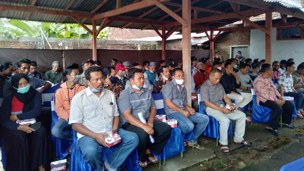 Para kelompok tani se-Trenggalek dukung Prabowo Subianto di Pilpres dan curhat atas kelangkaan pupuk subsidi yang ada saat ini. Foto: Ist.