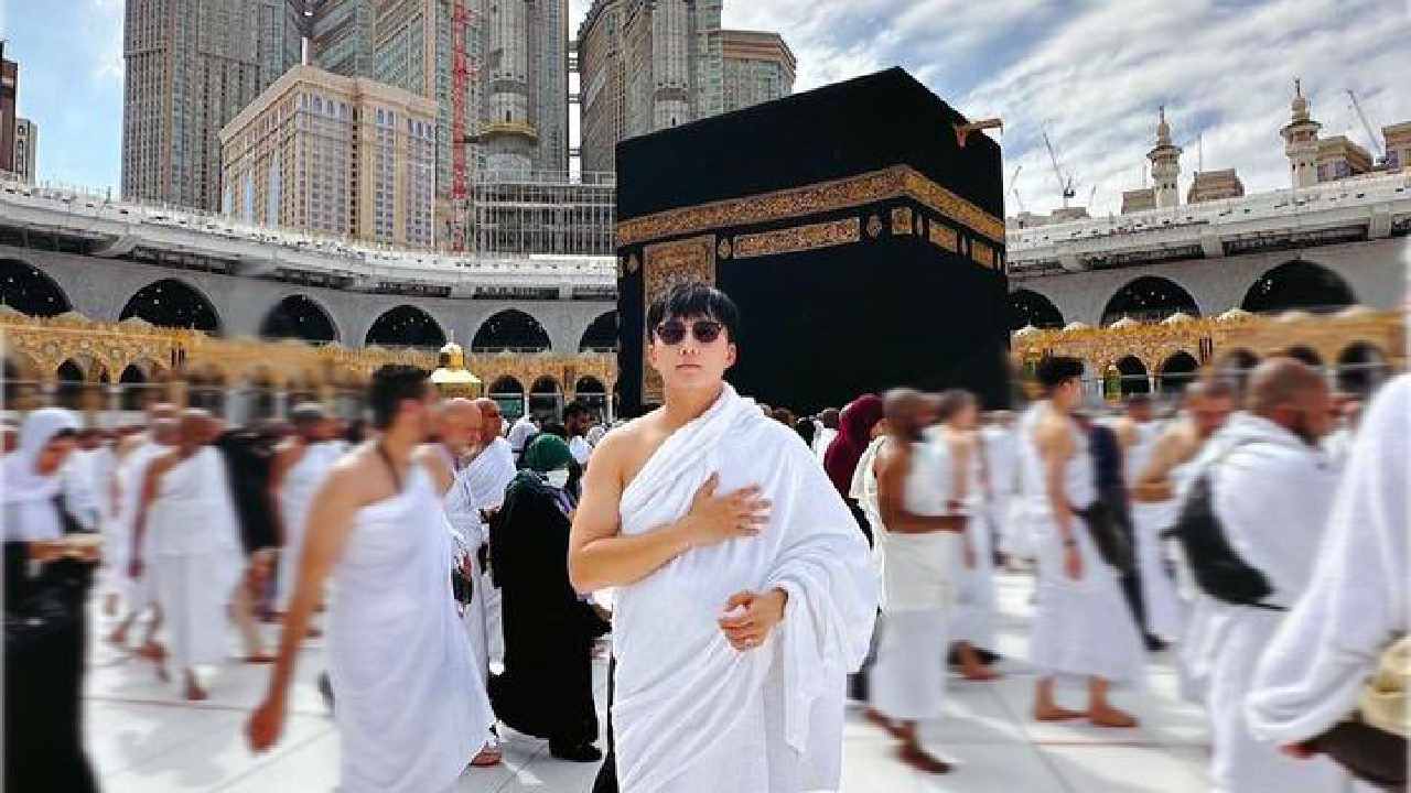 Manh Tien Khoi tiktokers sekaligus model asal Vietnam yang saat ini diketahui sudah mualaf dan melakukan ibadah umroh. Foto: Screenshot instagram manhtienkhoi