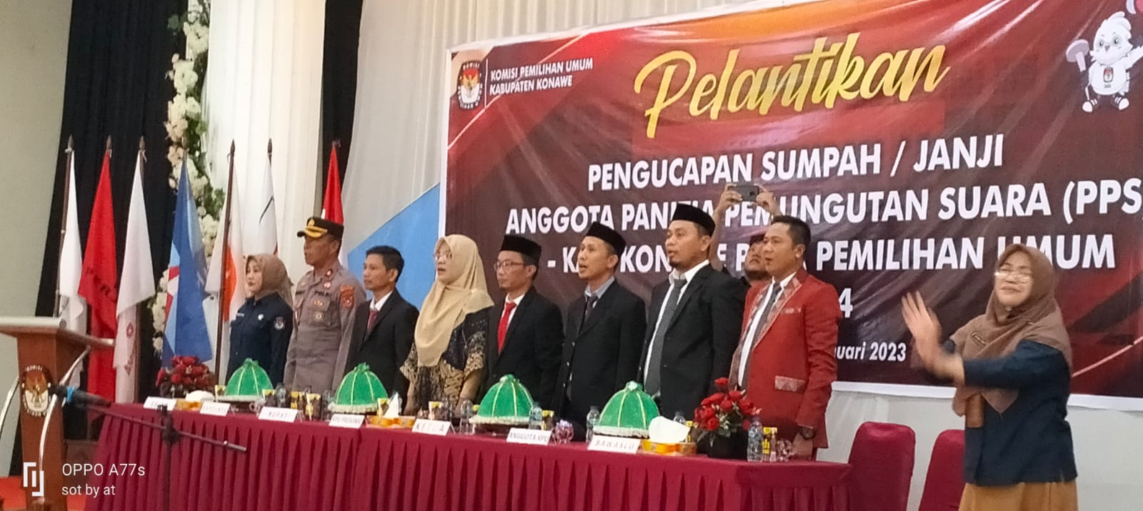 1044 anggota PPS Kabupaten Konawe dilantik Selasa (24/1/2023) kemarin. Anggota PPS harus selalu melakukan komunikasi dan koordinasi dengan pemerintah setempat, memiliki komitmen, integritas, profesional dan independen. Foto: Ist.