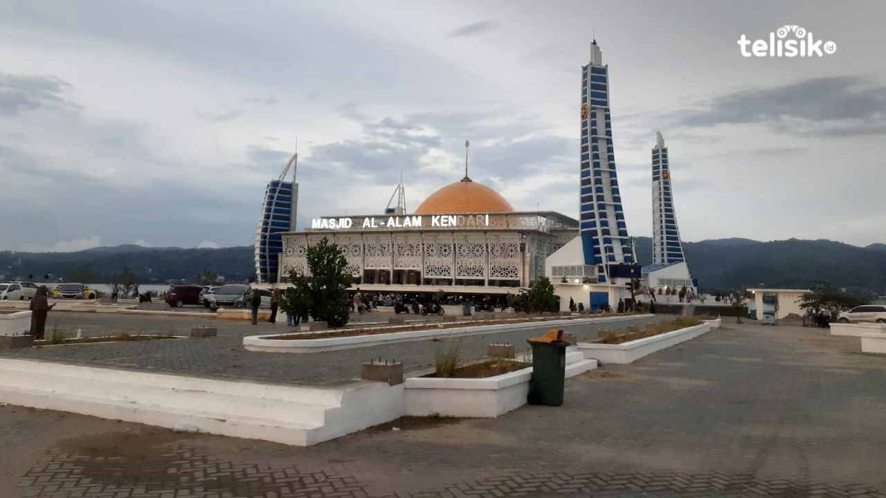 Masjid Al-Alam kini menggunakan QRIS dalam pembayaran sedekah, zakat dan infak. Foto: Ahmad Badaruddin/Telisik