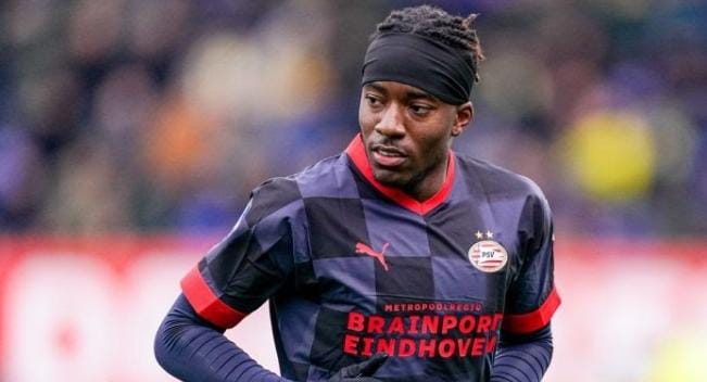 Noni Madueke pemain sayap PSV resmi hijrah ke Chelsea pada bursa transfer Liga Inggris terbaru. Foto: Repro 7livesports.com