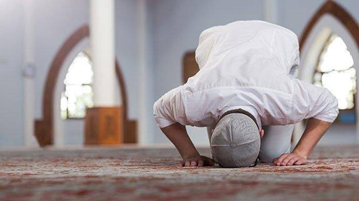 Shalat menjadi rukun Islam yang kelima dan sifatnya wajib, agar ibadah ada diterima Allah, perhatikan syarat sahnya. Foto: Dakta.com