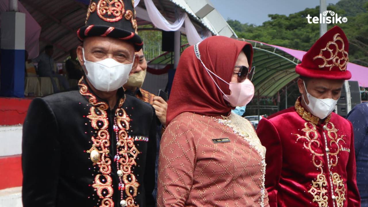 Ketua DPC PKB Kolaka Utara yang juga mantan Wakil Bupati Kolaka Utara priode 2017-2022), H. Abbas, SE pada momen perayaan HUT Kolaka Utara ke-18. Foto: Muh Risal H/Telisik